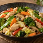 Chop Suey (Chopsuey): schnelle Asia-Gemüsepfanne mit Hähnchen oder Tofu