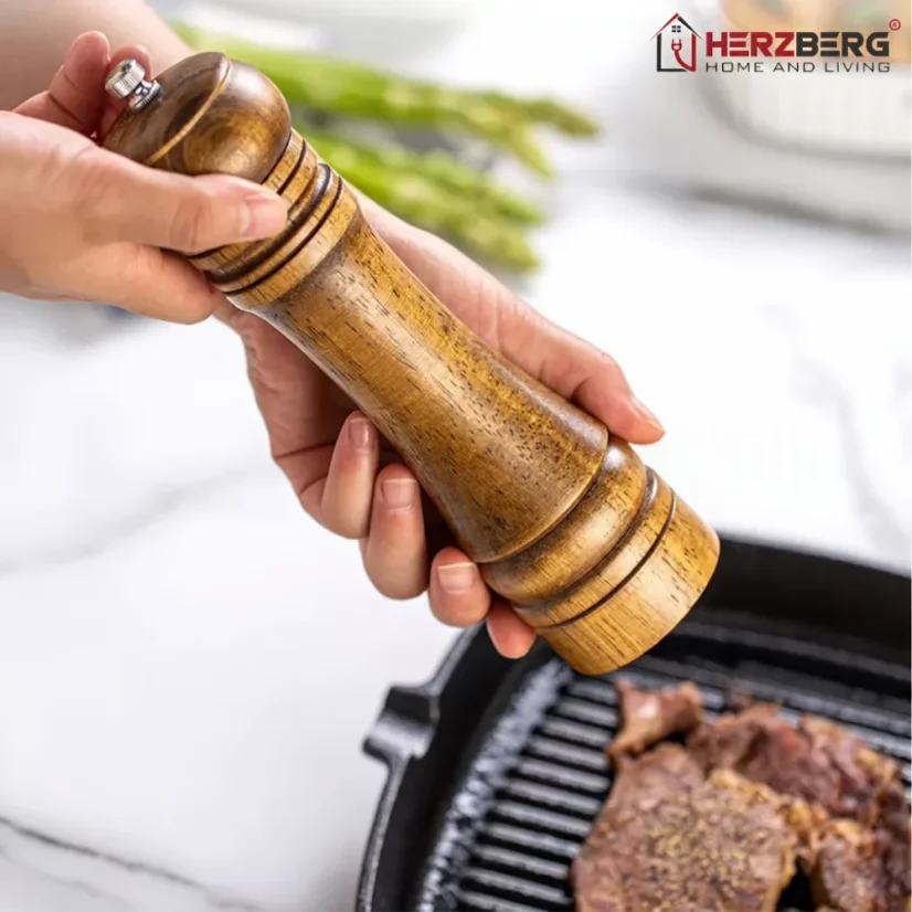 Herzberg Wooden pepper mill